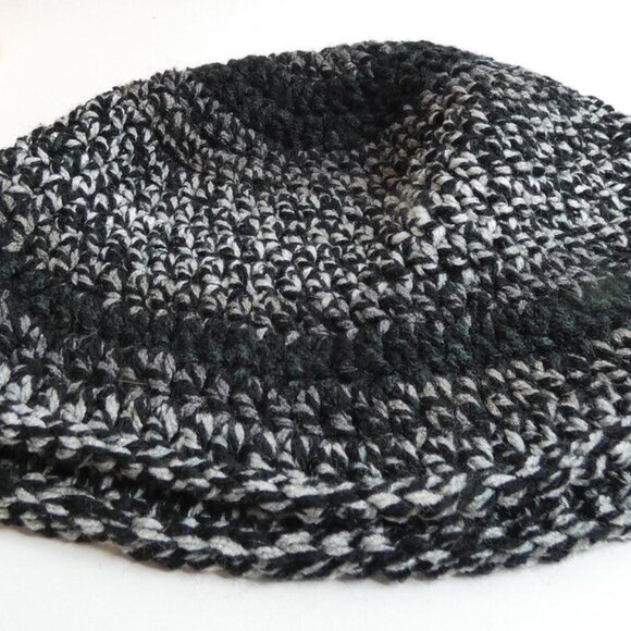 Handmade Crochet Stripe Beanie OS Spring Cap Black and White Warm Hat Hand Knit - Picture 5 of 5